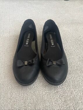 Anne Klein Black Ribbon Accent Flat Size 6.5
